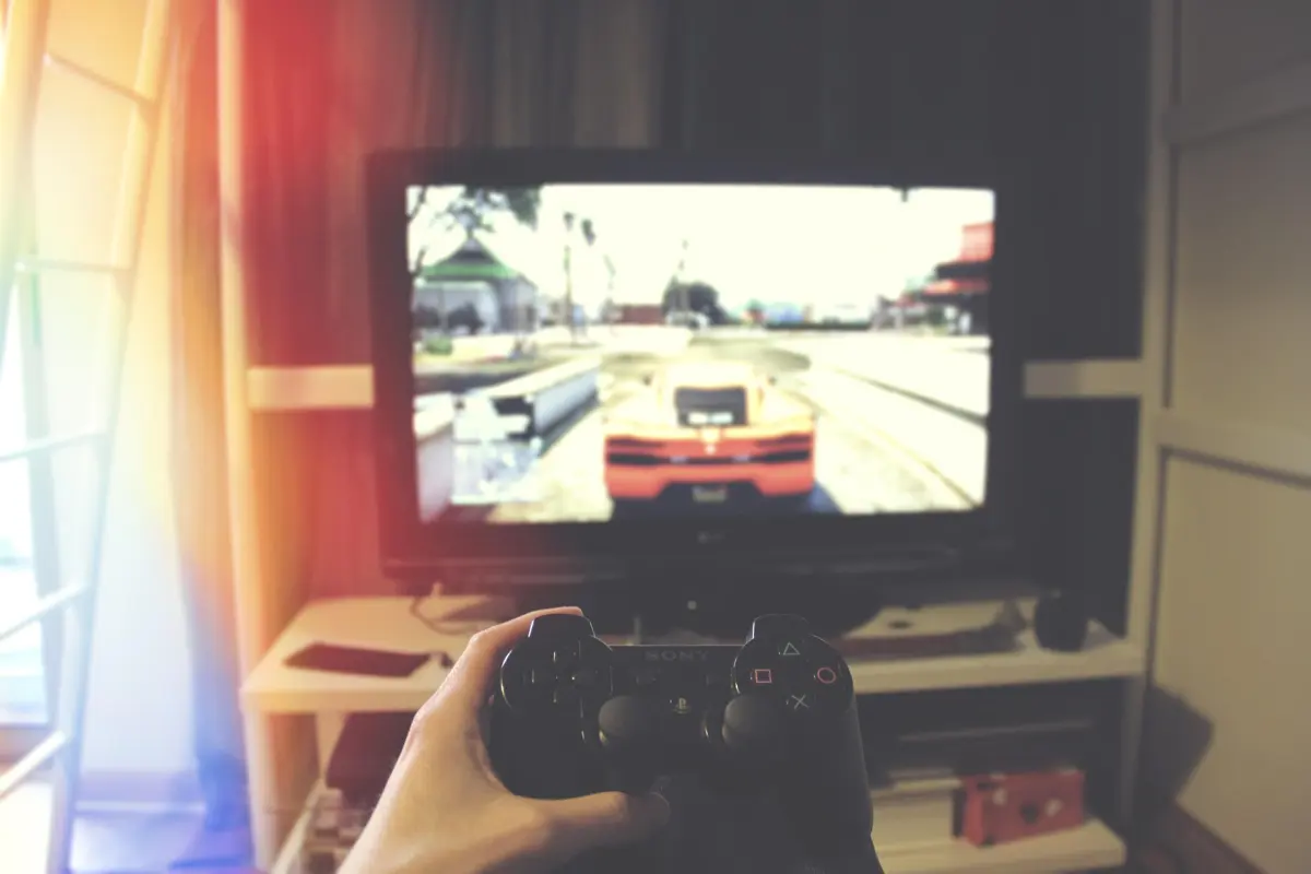 TV grande ou monitor: qual faz mais sentido para usar no PC?
